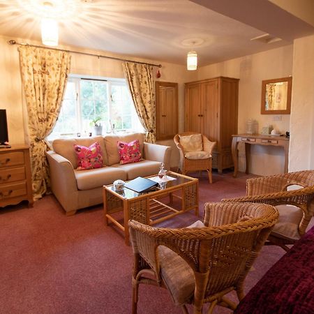 Magpies Lodge Slinfold エクステリア 写真