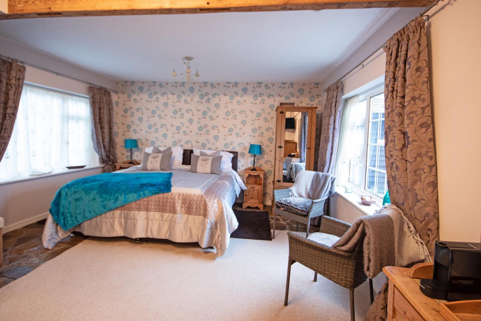Magpies Lodge Slinfold エクステリア 写真