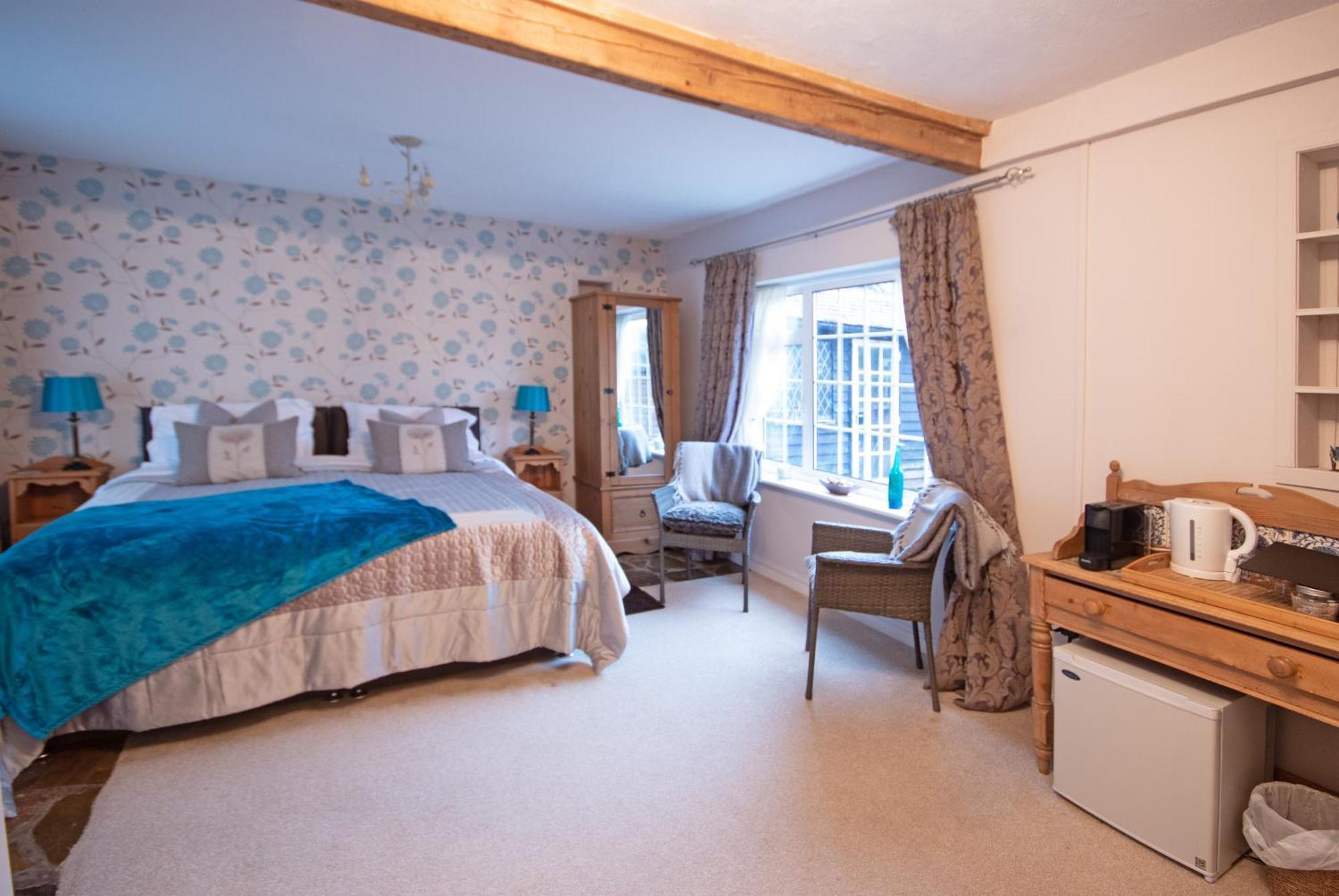 Magpies Lodge Slinfold エクステリア 写真