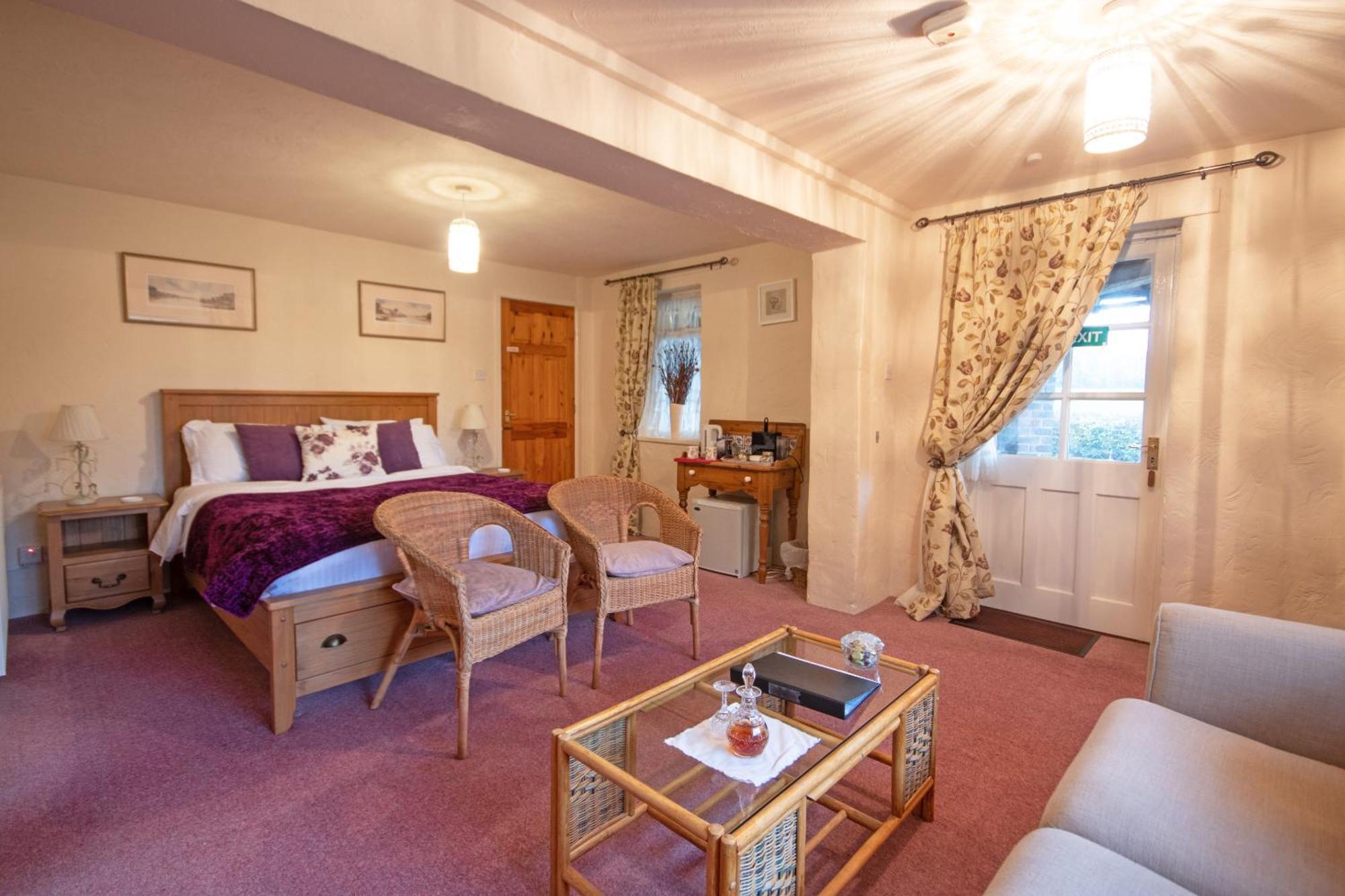 Magpies Lodge Slinfold エクステリア 写真