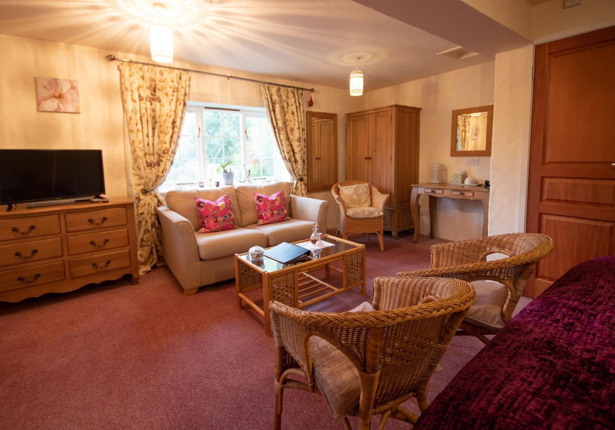 Magpies Lodge Slinfold エクステリア 写真
