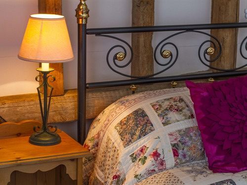 Magpies Lodge Slinfold エクステリア 写真