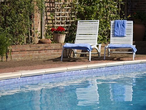 Magpies Lodge Slinfold エクステリア 写真