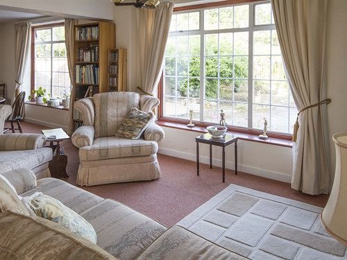 Magpies Lodge Slinfold エクステリア 写真