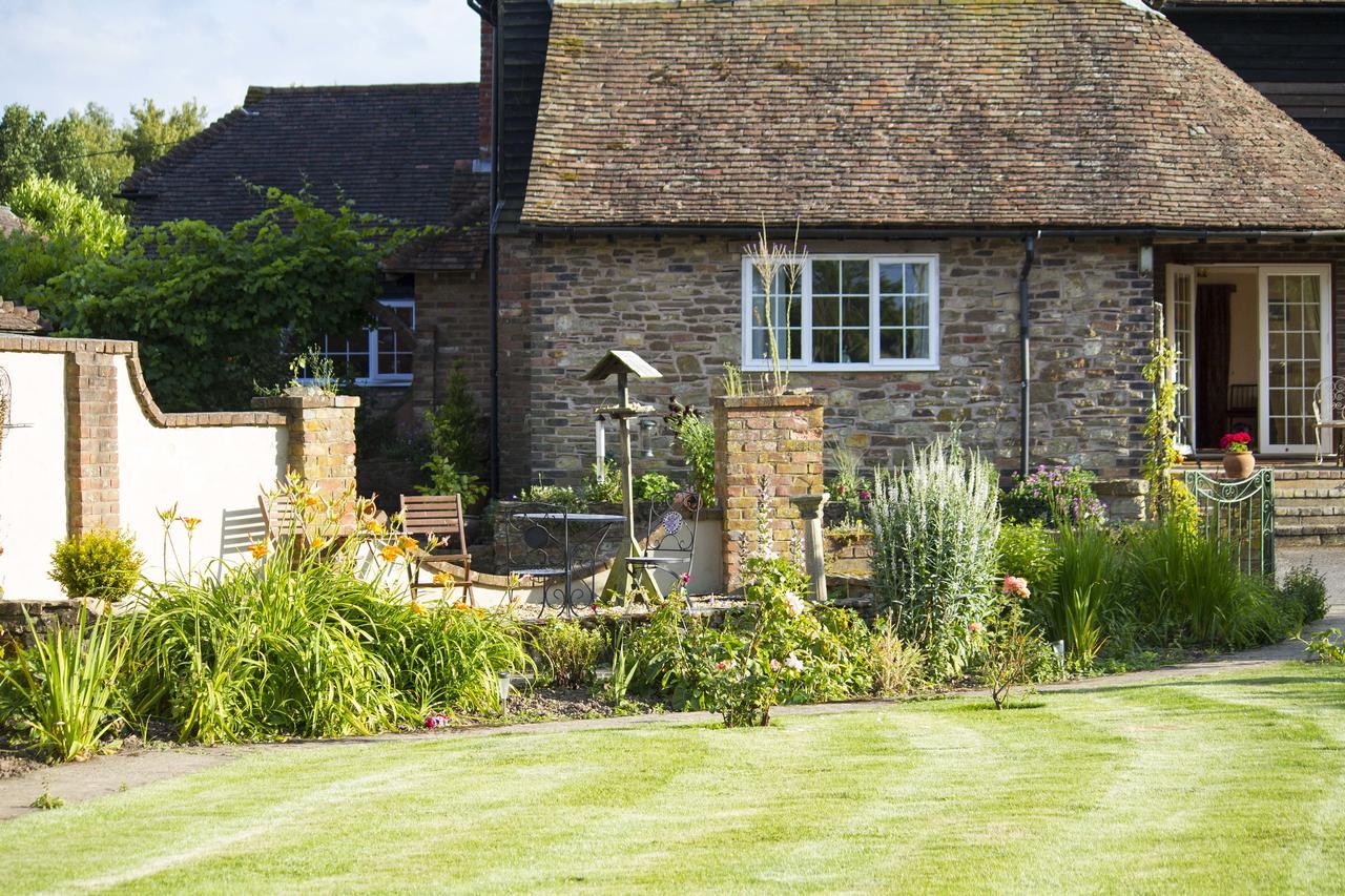 Magpies Lodge Slinfold エクステリア 写真