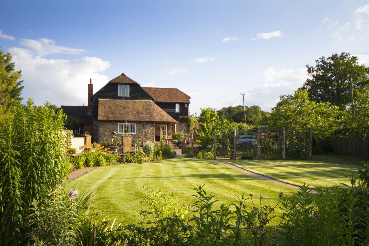 Magpies Lodge Slinfold エクステリア 写真