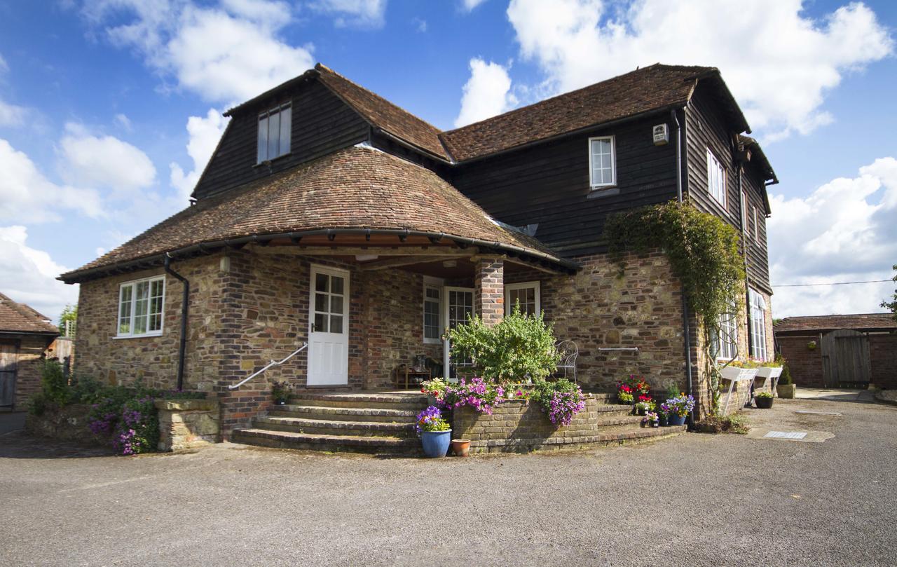 Magpies Lodge Slinfold エクステリア 写真