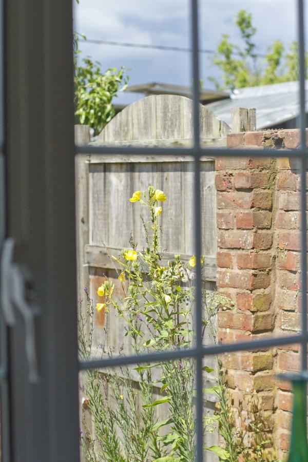 Magpies Lodge Slinfold エクステリア 写真