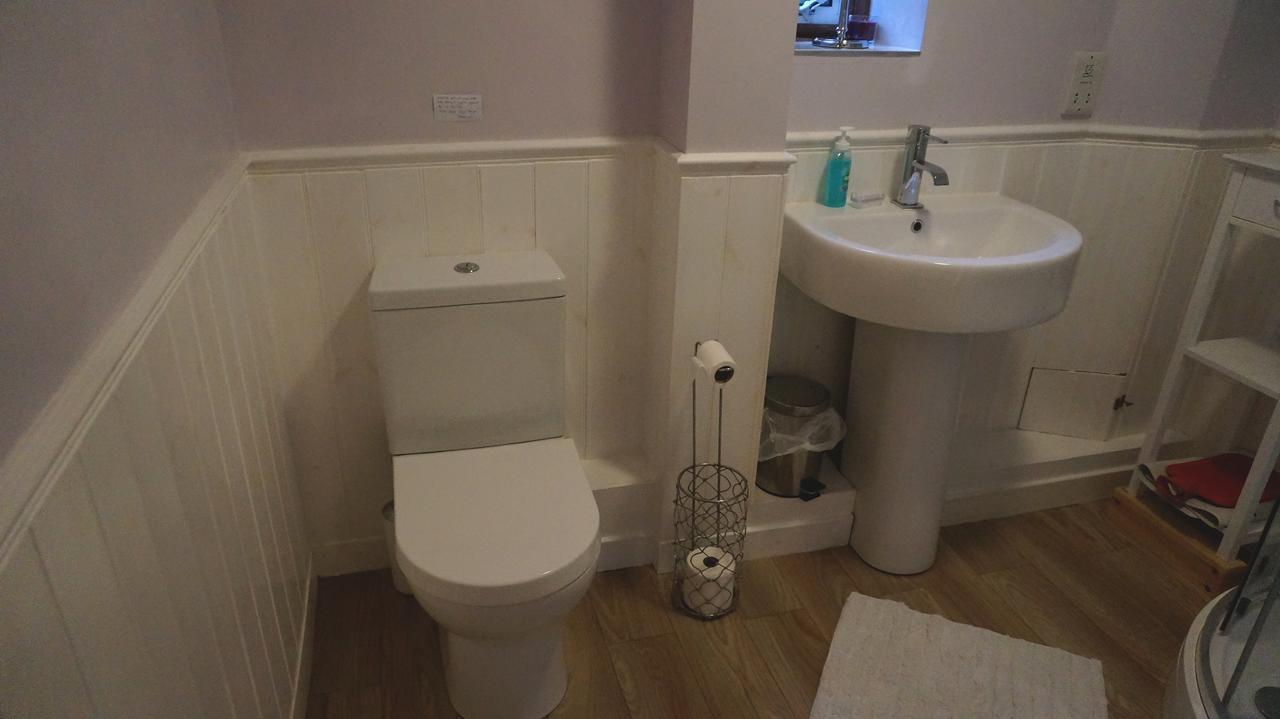 Magpies Lodge Slinfold エクステリア 写真