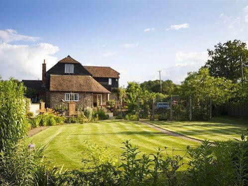 Magpies Lodge Slinfold エクステリア 写真